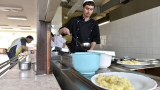 Jedálňam chýbajú pracovné sily, problémom je kvalifikovanosť