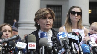 Pred súd sa postavili ženy, ktoré mal zneužiť finančník Epstein