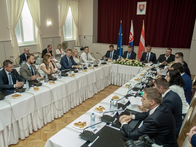 Vláda zasadla v regióne Novohrad, rozdelila peniaze na projekty