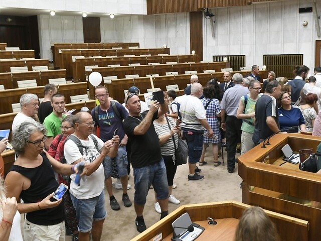 Tento deň patrí vám. Brány parlamentu sa otvorili pre verejnosť