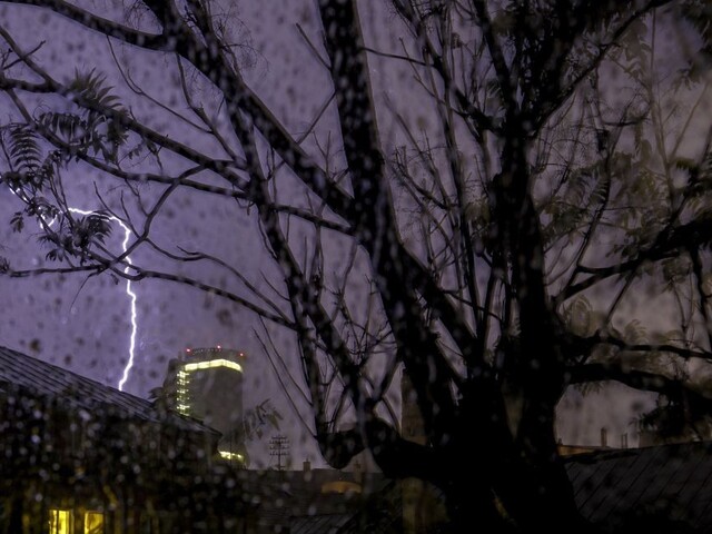 Čakajú nás dažde a búrky. Na východe varujú aj pred horúčavami