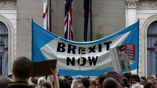 Briti spúšťajú miliónovú kampaň s cieľom pripraviť ľudí na brexit