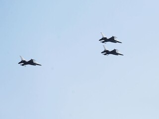 Vybrali skupinku, ktorá sa naučí lietať na nových stíhačkách F-16