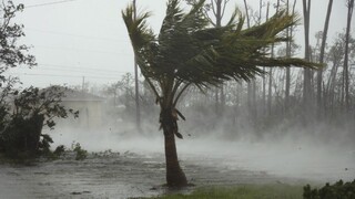 Ničivý hurikán Dorian bičuje Bahamy. Živel si vyžiadal prvé obete