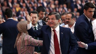 AKP chce vylúčiť Davutogla. Expremiér pripravuje vlastnú stranu
