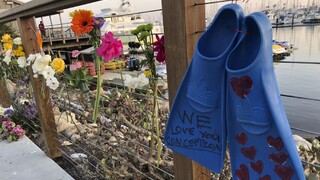 Pátranie po obetiach požiaru lode s potápačmi odvolali, mŕtvych pribudlo