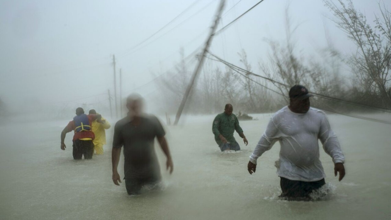 Hurikán Dorian zoslabol, no na Mexiko sa valí nová tropická búrka