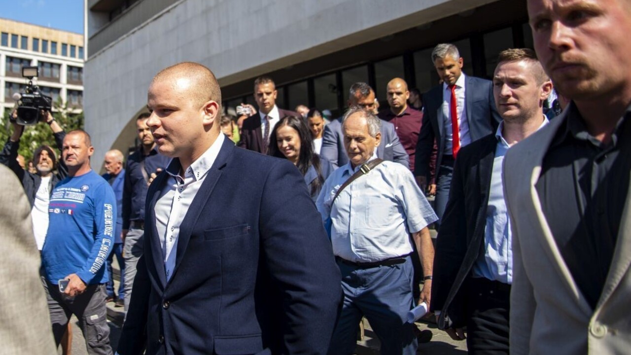 Náhradník potrestaného Mazureka nastúpi aj do parlamentných výborov