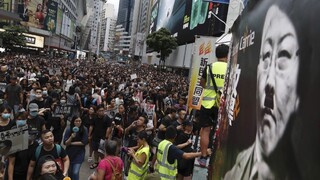 Šéfka Hongkongu po mesiacoch protestov sťahuje kritizovaný zákon