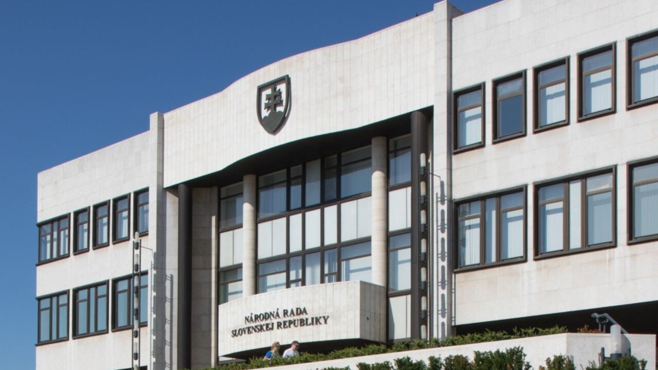 nr sr budova parlament 1140px (SITA/Ľudovít Vaniher)