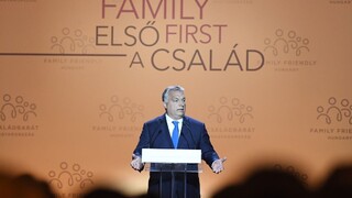 Liekom na úbytok obyvateľstva nie je migrácia, povedal Orbán na samite