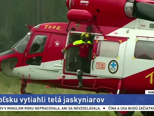 Telá dvoch uviaznutých mužov vytiahli, pomáhali aj Slováci