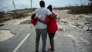 Na Bahamy mieri osem ton potravín, obetí po hurikáne je stále viac