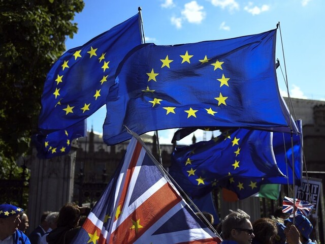 Bez dohody to nebude. Lordi schválili návrh vylučujúci tvrdý brexit