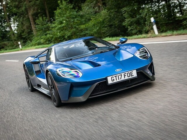 Superšport Ford GT, Volkswagen Passat GTE a Mercedes EQV