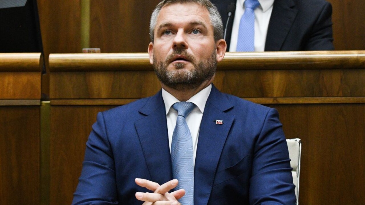 Schôdzu o premiérovi neotvorili, opozícia opäť zbierala podpisy