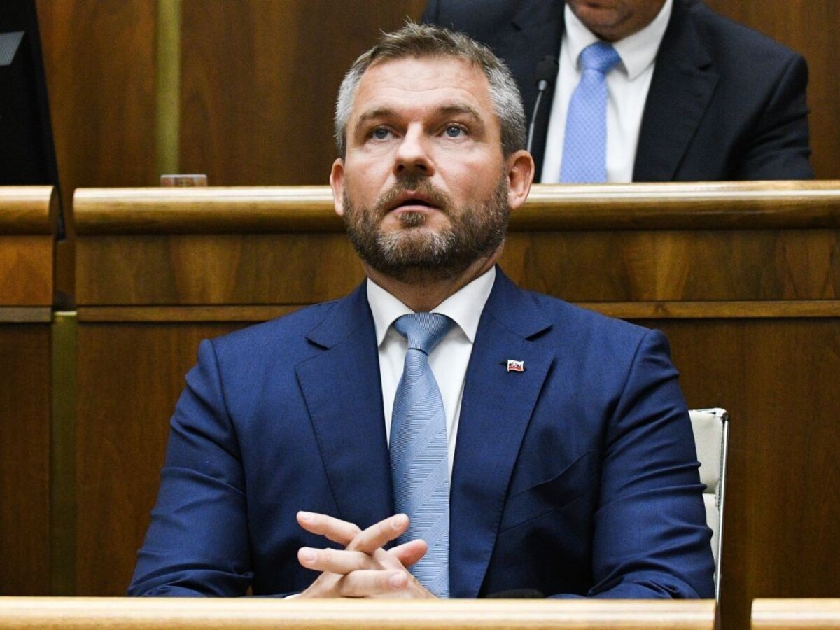 Schôdzu o premiérovi neotvorili, opozícia opäť zbierala podpisy