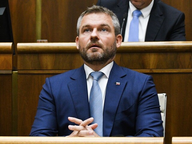 Schôdzu o premiérovi neotvorili, opozícia opäť zbierala podpisy