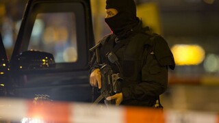 Policajt vystrieľal svoju rodinu. Zraneniam podľahla i manželka