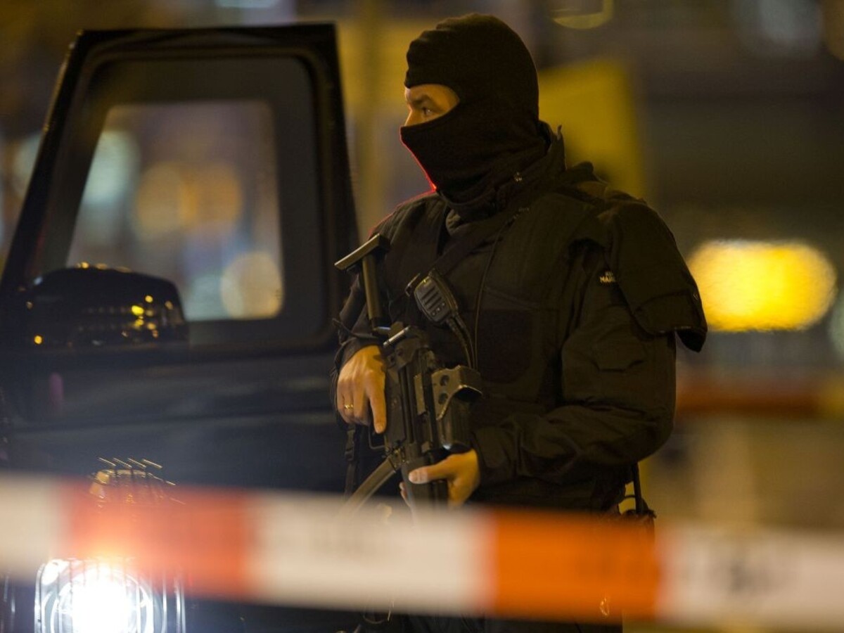 Policajt vystrieľal svoju rodinu. Zraneniam podľahla i manželka