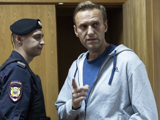 Navaľného štáby prepadla polícia, majú podozrenie z prania peňazí