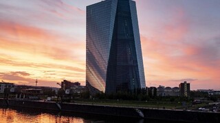 ECB opäť uvoľňuje menovú politiku, reaguje na pomalý rast inflácie
