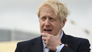 Súd v Belfaste zamietol sťažnosť, podržal Johnsona