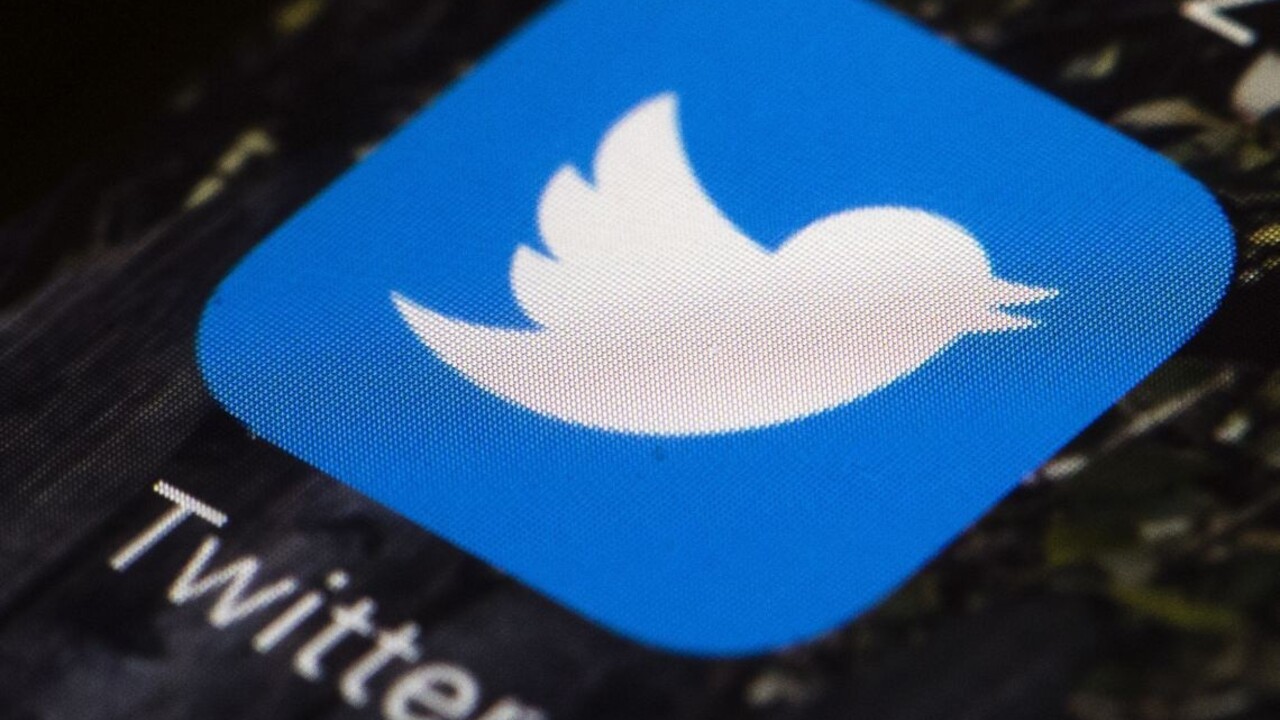 Twitter zablokoval účty lídrovi komunistov, jeho dcére i novinárom