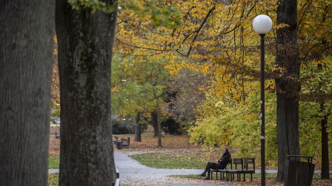 Užite si posledné teplé dni, prichádza ochladenie. Hrozí aj sneh