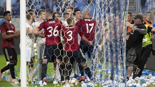 Fanúšikovia na Tehelnom poli napadli hráča, čaká ich tvrdý trest