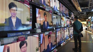 Šéfka Hongkongu chce hovoriť s ľuďmi, podľa niektorých je neskoro