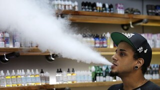 New York reaguje na úmrtia, zakázal e-cigarety s príchuťou