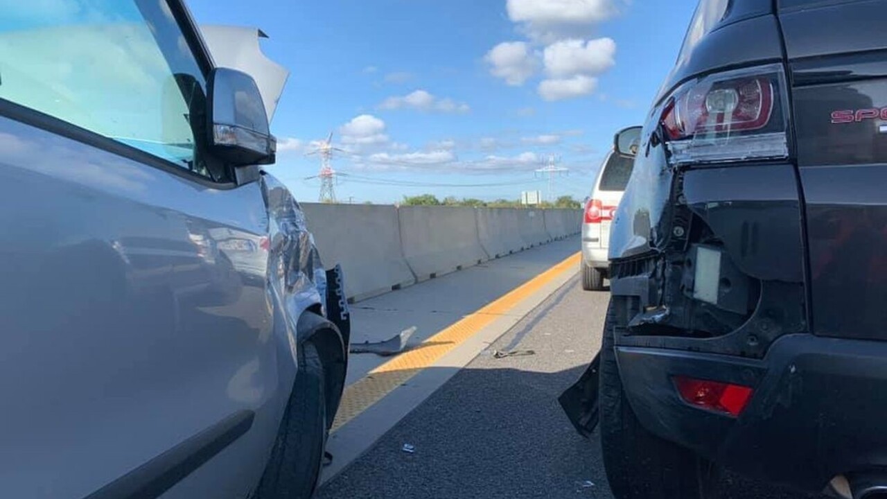 Matovič mal na diaľnici nehodu, zozadu doňho narazilo auto