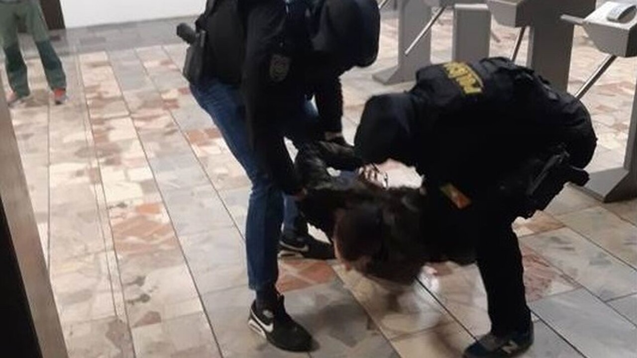 Polícia vypátrala, kto na zápase Slovan - Spartak napadol hráča