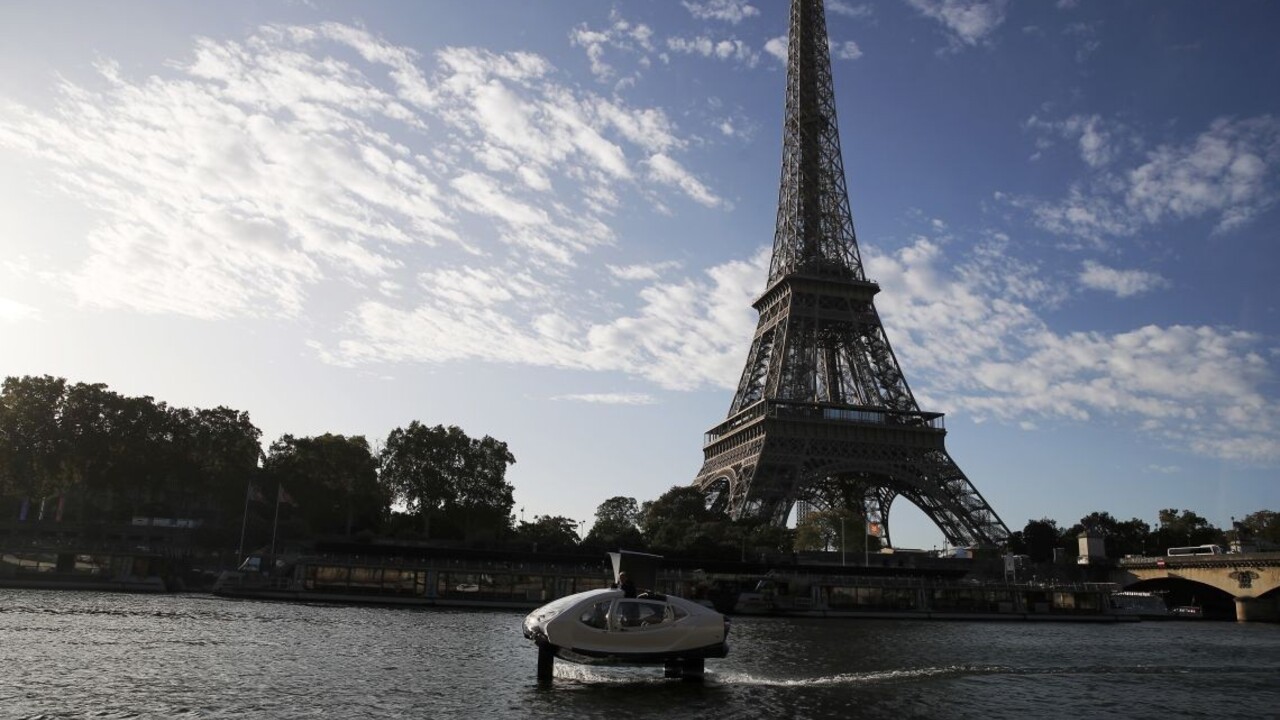 Fotogaléria: Po Paríži uháňa nový taxík, nazvali ho morská raketa