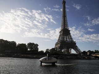 Fotogaléria: Po Paríži uháňa nový taxík, nazvali ho morská raketa