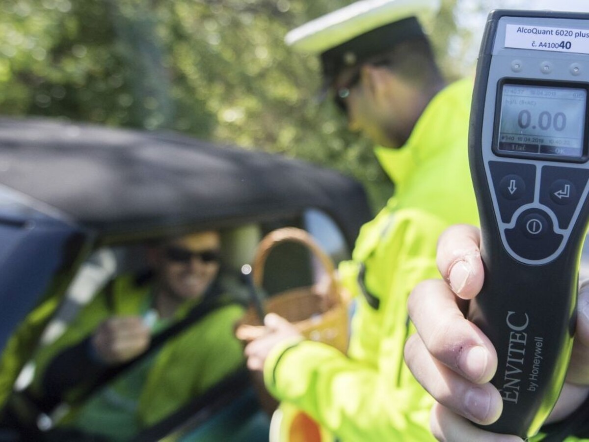 Saková reaguje na Zastavme korupciu, nákup alkotesterov preverí