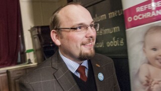 Aliancia za rodinu odovzdala petíciu, SNS chce zakázať pedofíliu