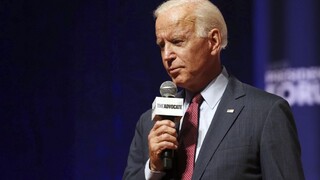 Zverejnite prepis telefonátu so Zelenským, vyzval Biden Trumpa