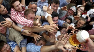 Fotogaléria: V Mníchove narazili prvý sud, začal sa Oktoberfest
