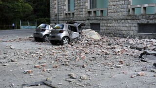 Albáncov vydesilo zemetrasenie, hlásia už stovku ranených