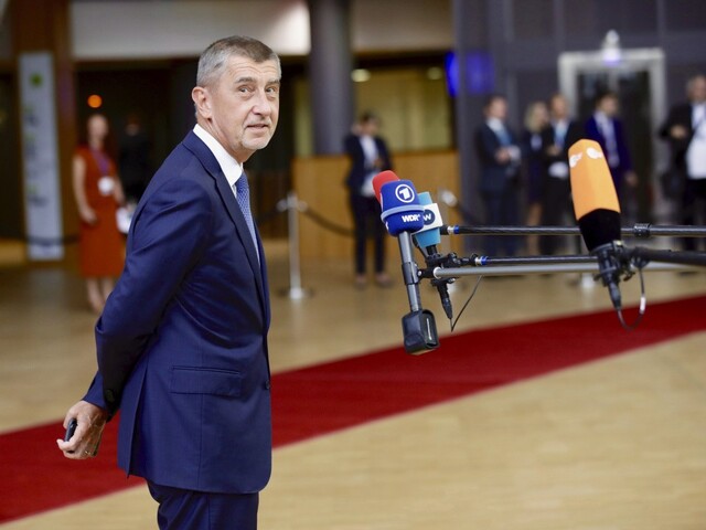Zeman by stíhanie Babiša definitívne zrušil, politici to kritizujú