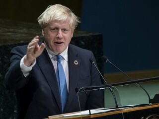 Johnson rečnil o orwellovskom svete, brexit spomenul iba žartom