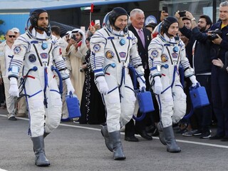 K ISS vyštartovala nová posádka, letí i prvý arabský kozmonaut