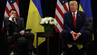 Trump mal v telefonáte vyvíjať tlak na Kyjev, Zelenský to odmietol