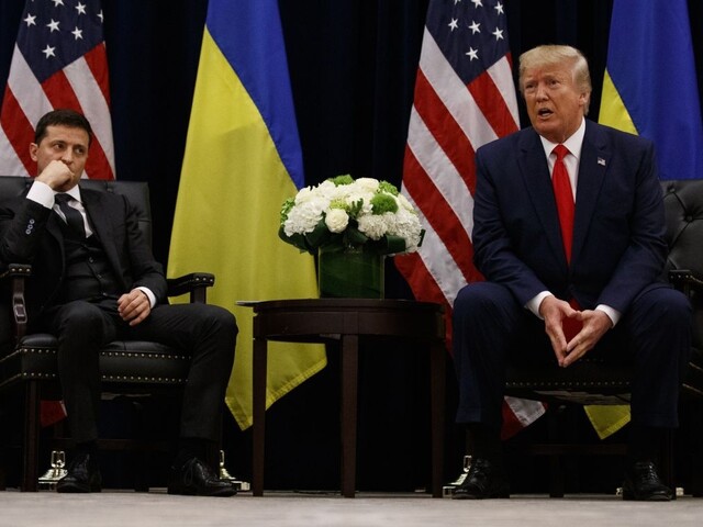 Trump mal v telefonáte vyvíjať tlak na Kyjev, Zelenský to odmietol