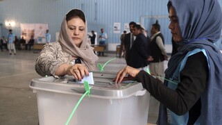 Afganistan si volí prezidenta, z volebnej miestnosti hlásia výbuch