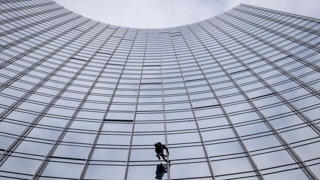 Francúzsky Spiderman pokoril ďalší mrakodrap, trvalo to 20 minút