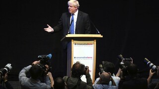 Budú preverovať Johnsona, čelí obvineniam zo zneužitia úradu