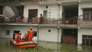 Z Indie hlásia už vyše sto mŕtvych, dažde paralyzovali aj dopravu